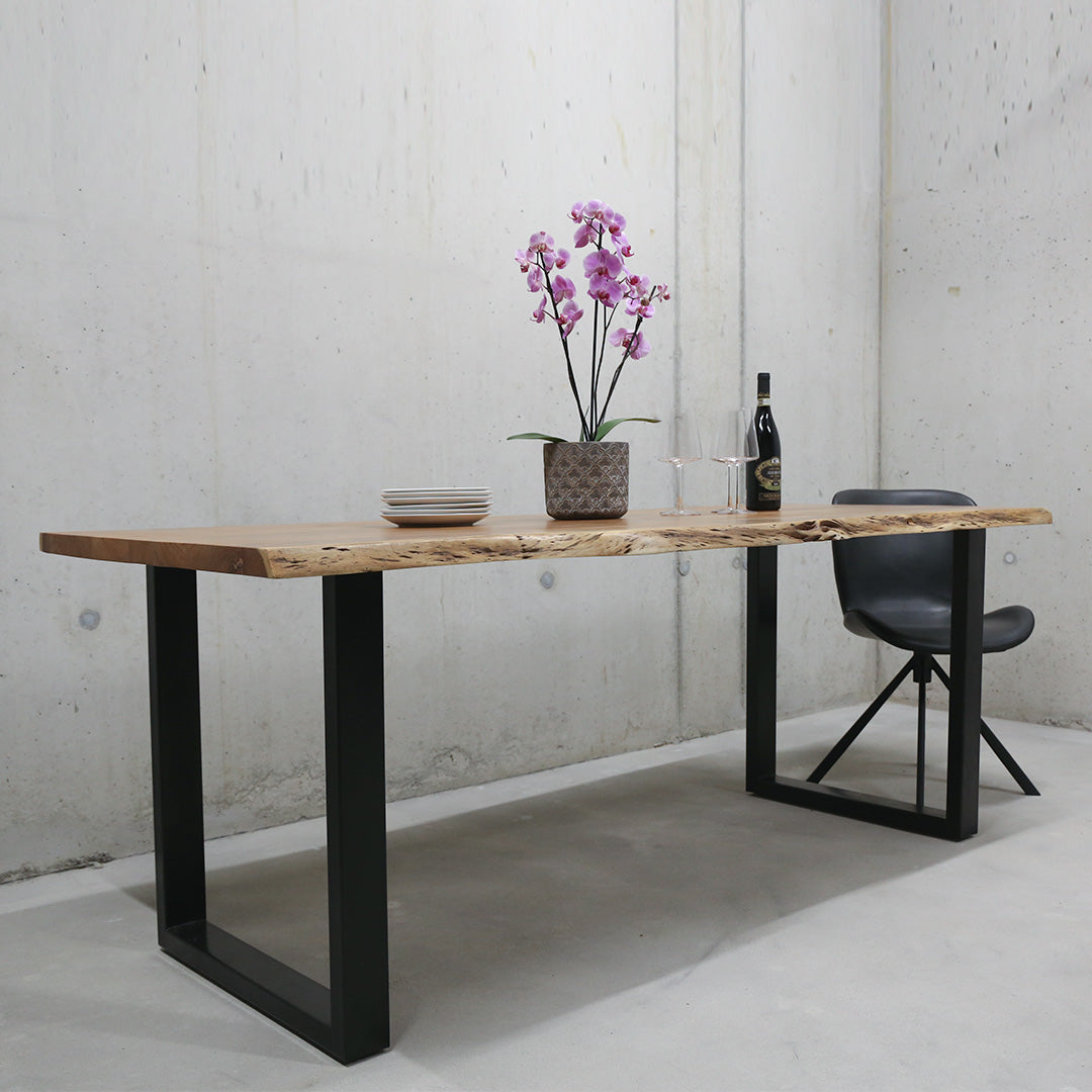 Table en bois d'acacia "The Sturdy Live Edge Table 180"